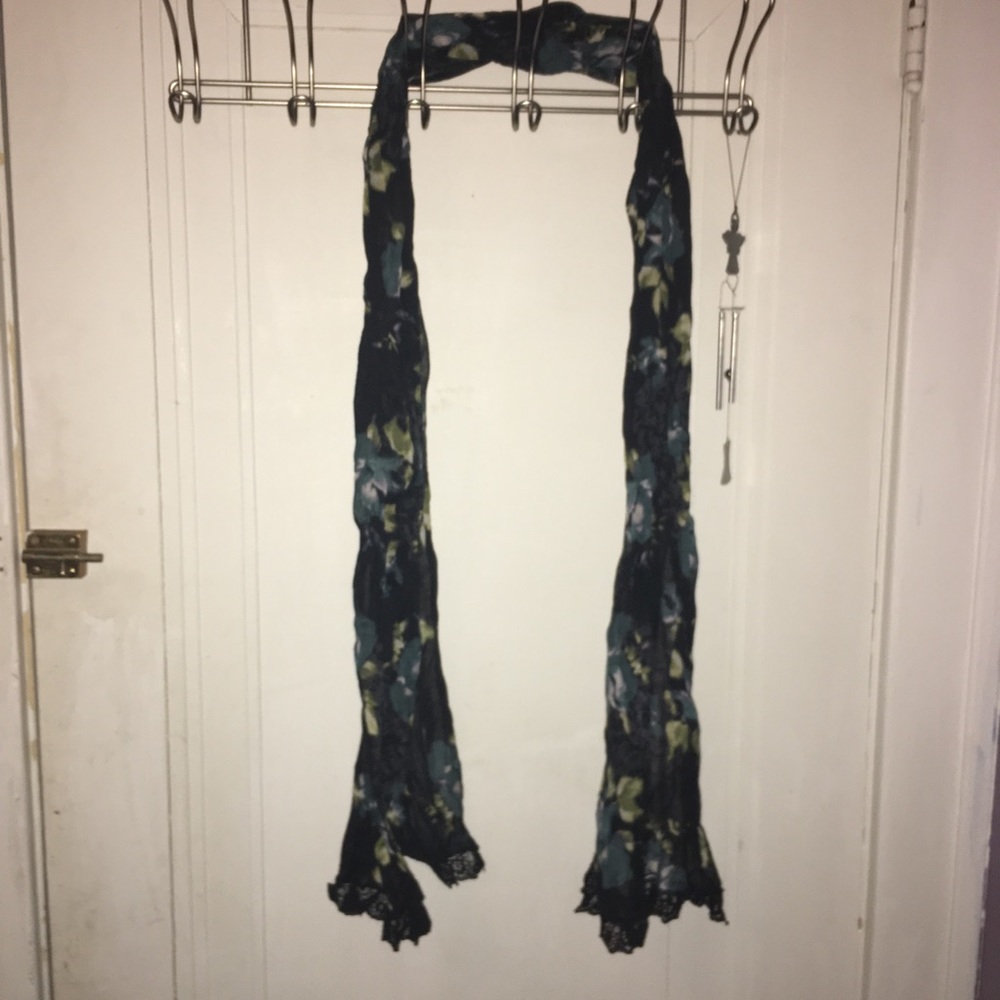 Women’s black & green scarf with lace bottoms